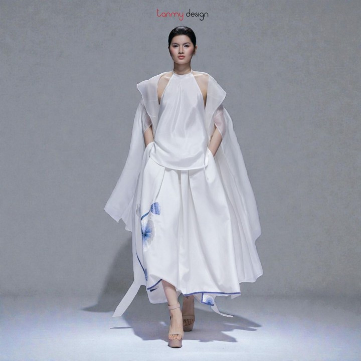 Chân váy xoè trắng thêu 